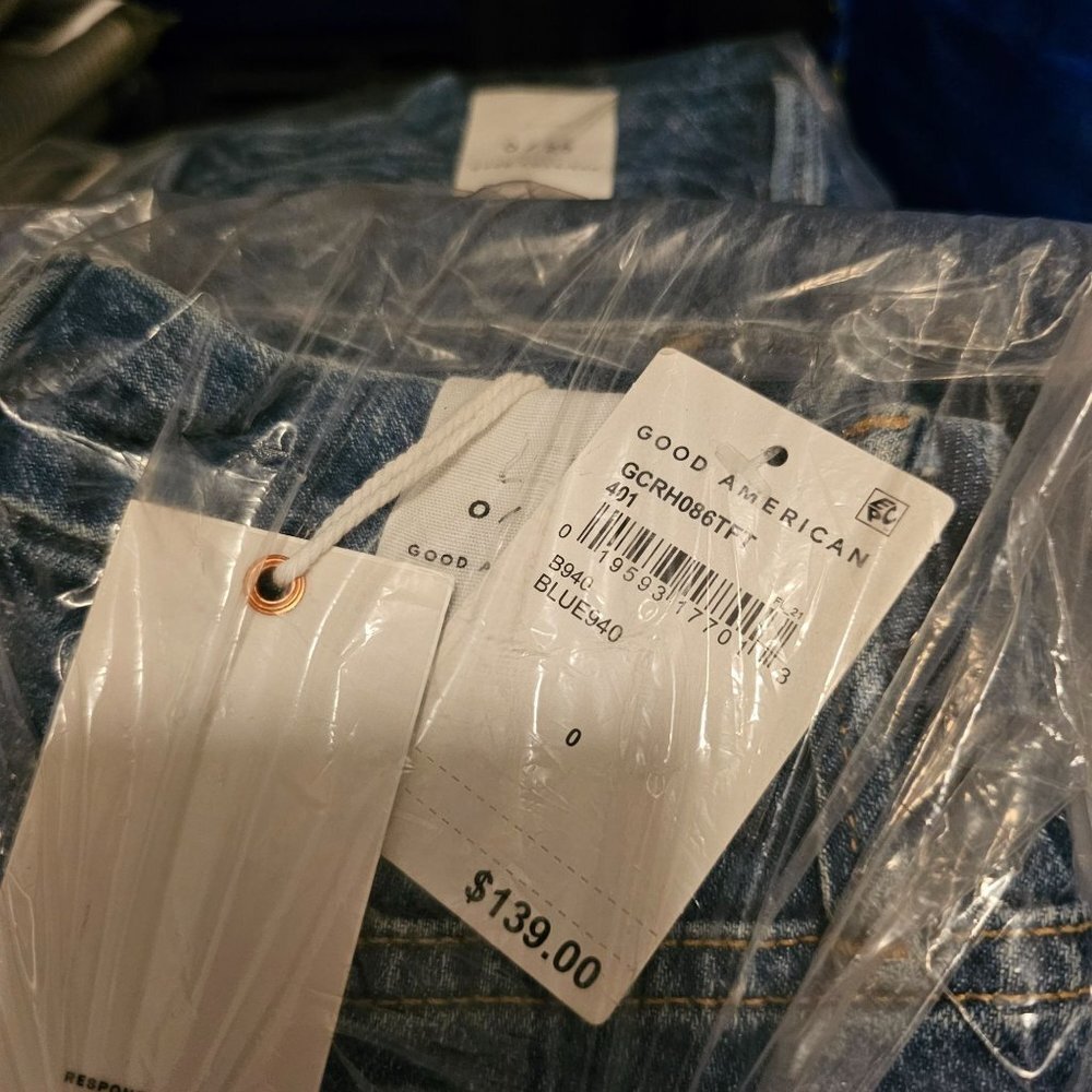 Good American Good Classic Raw Hem Medium Wash Women's 4/27 - Picture 12 of 14